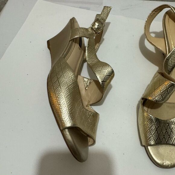 Alex Marie Gold Metallic Wedge Sandals 6M - Picture 5 of 8